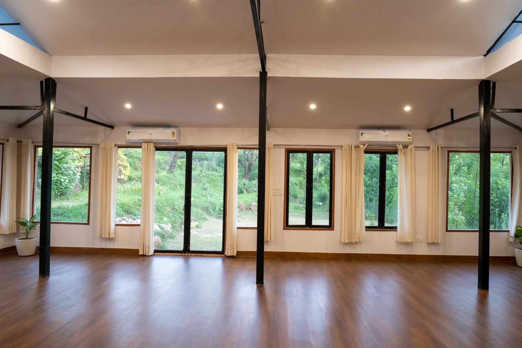 Dev Bhoomi Farms & Cottages 다람샬라 외부 사진