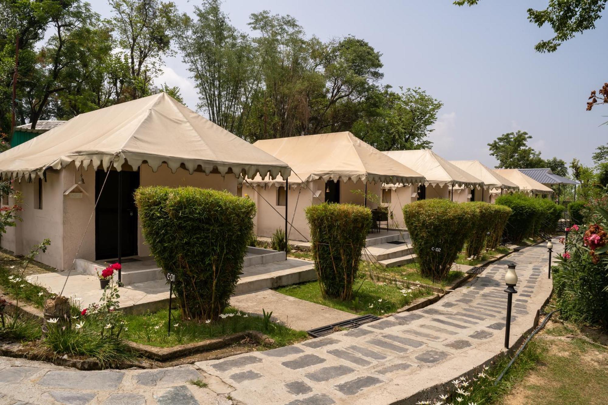 Dev Bhoomi Farms & Cottages 다람샬라 외부 사진