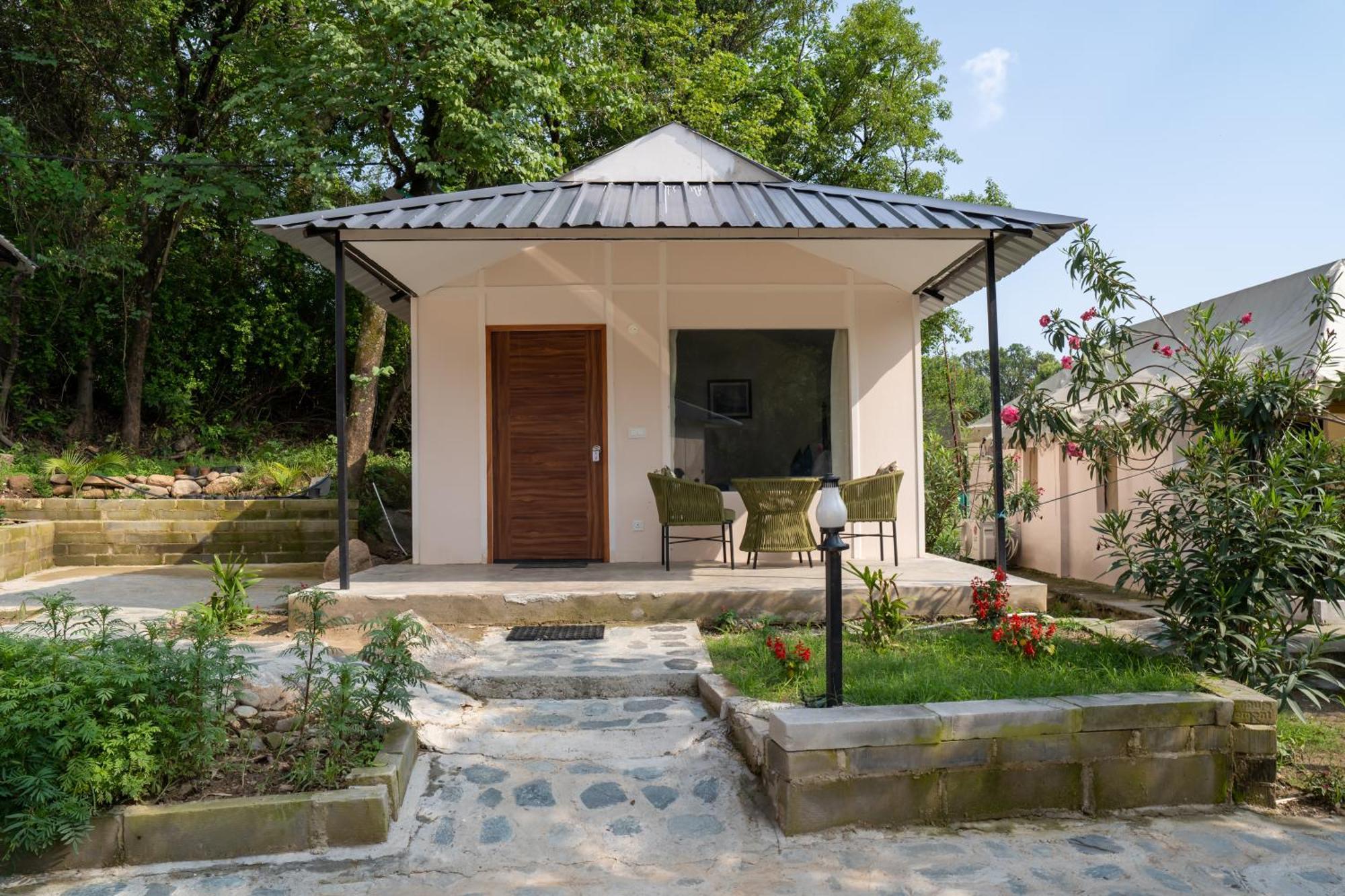 Dev Bhoomi Farms & Cottages 다람샬라 외부 사진